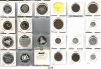 AUSLÄNDISCHE MÜNZEN,L  O  T  S     L  O  T  S     L  O  T  S  Album. mit 63 Münzen.  Australien(53) u.a. Shilling 1911, 10 Dollars 1986(2), 1987(2), 1992 und Neuseeland(10).  Darunter 32 Silbermünzen.